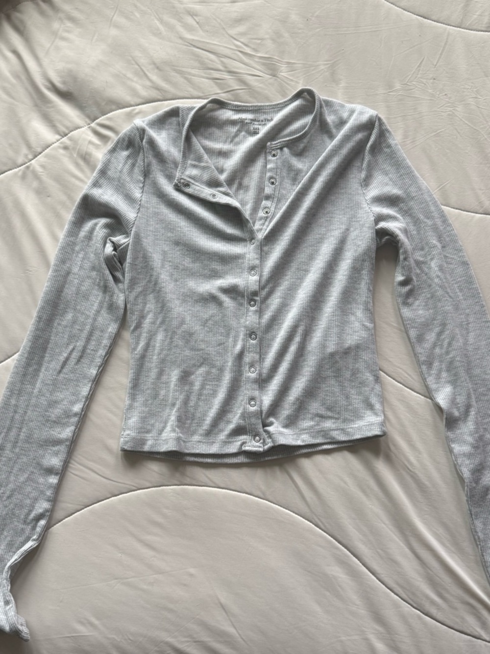 XXS Abercrombie & Fitch Light Gray Button-Front Long Sleeve Top
